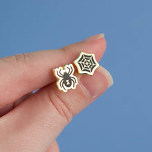Load image into Gallery viewer, Spider &amp; Web Earrings

